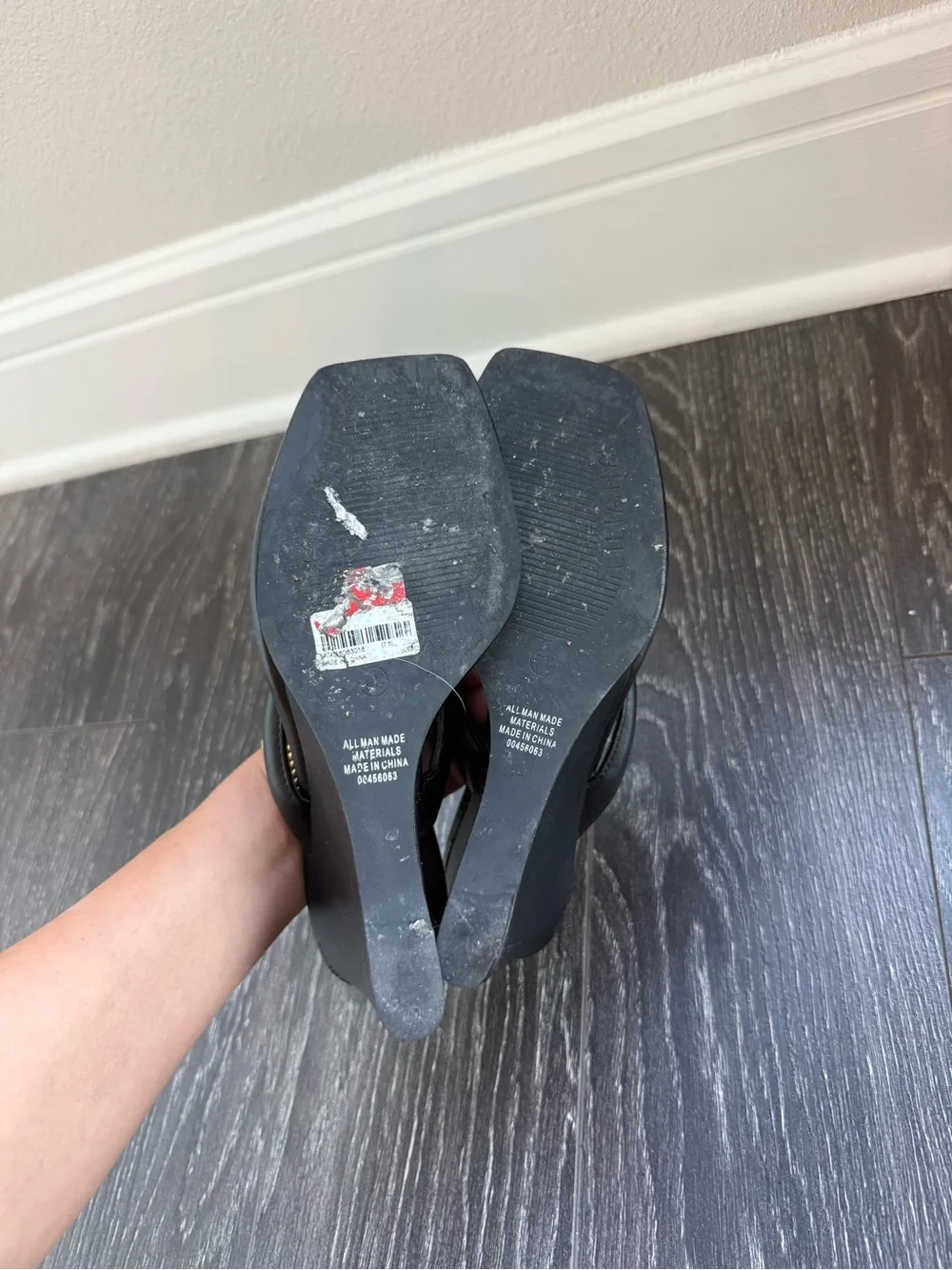 Liliana Black Square-Toe Thong Slide Heels